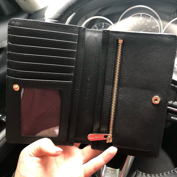 MK Wallet - Picture 2 of 2